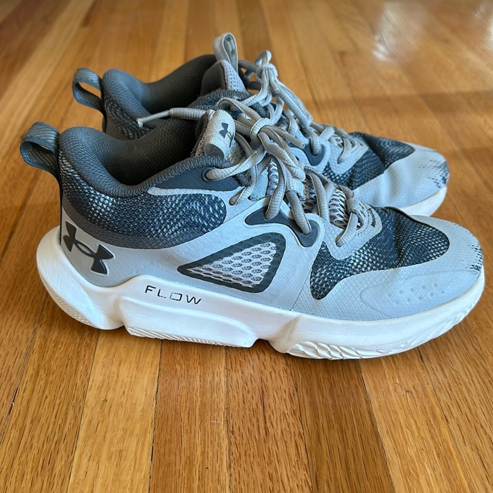 Under Armour Flow women’s basketball shoes sz 8